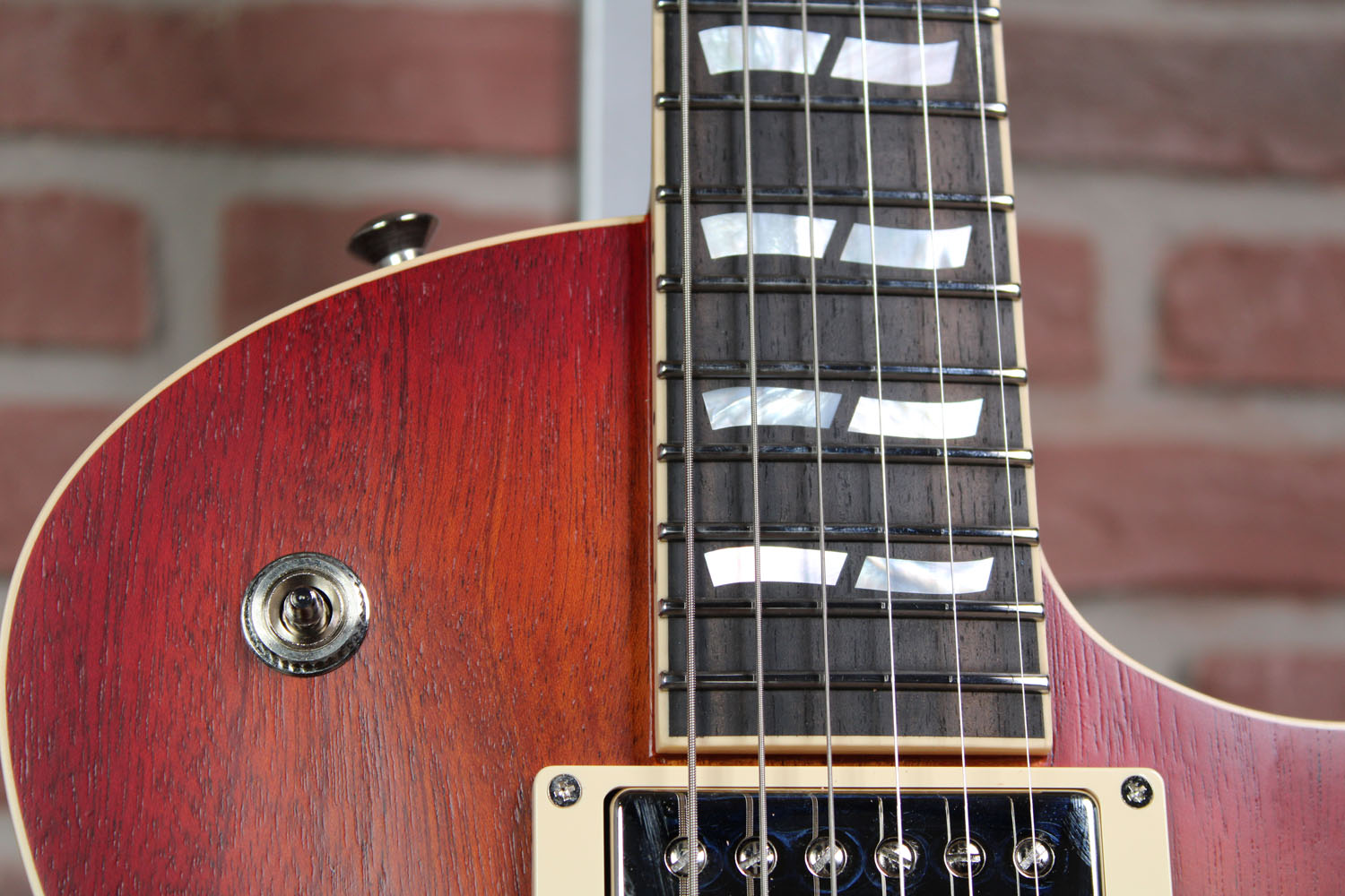 USA Eclipse Open  Grain Amber Cherry Sunburst